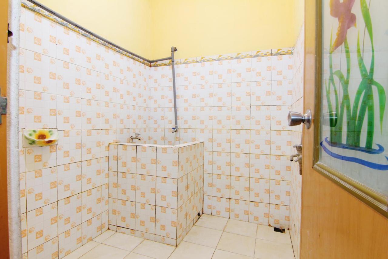 Arjuna Hostel Σεμαράνγκ Δωμάτιο φωτογραφία